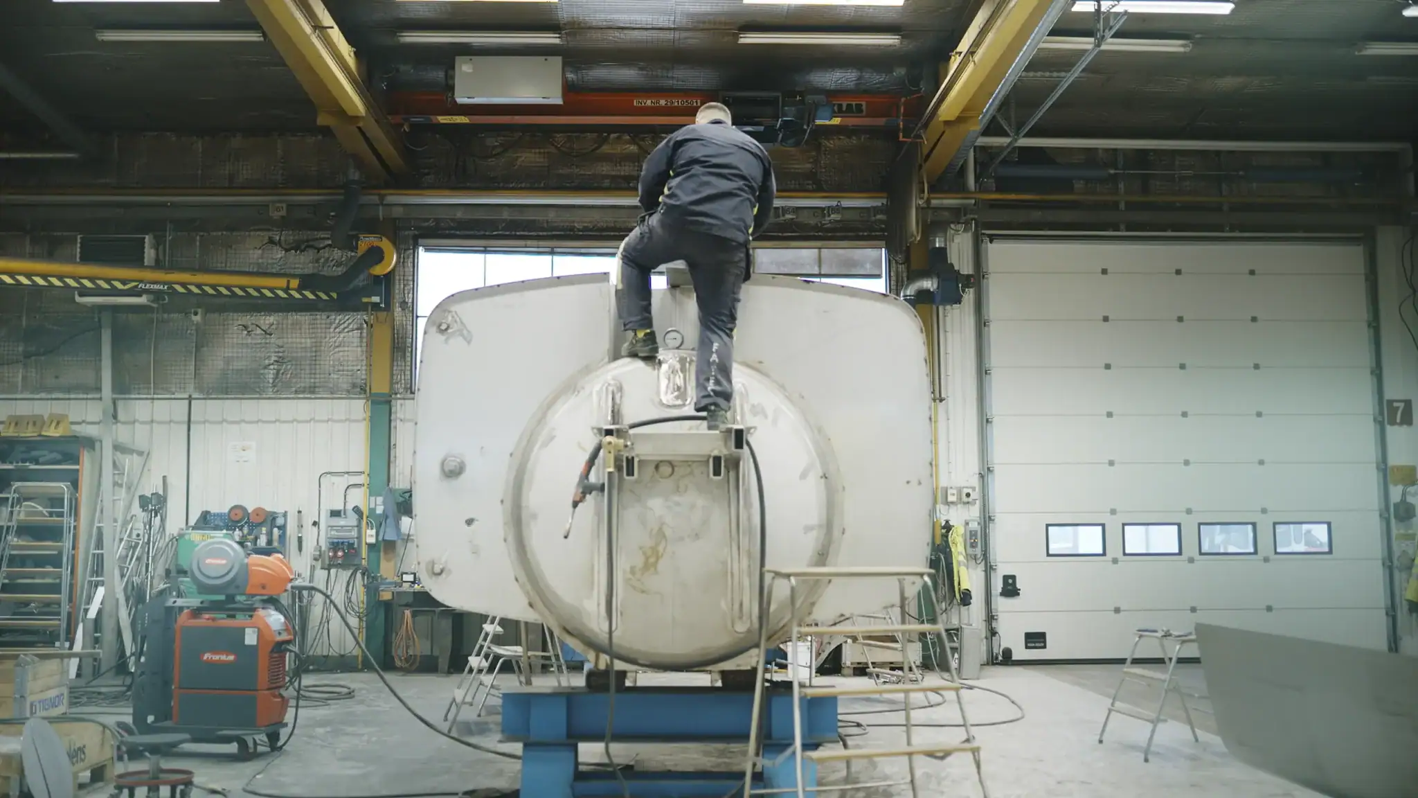 Støpeprosessen i industriatmosfære.