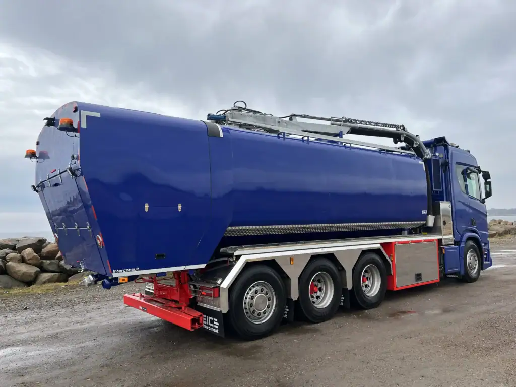 Tankbil for brannvesen, rengjøring og tanker til ulike formål.