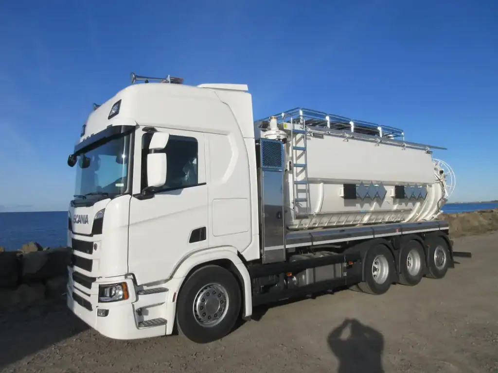 Tankbil for transport av væsker og industrigasser i Norge.